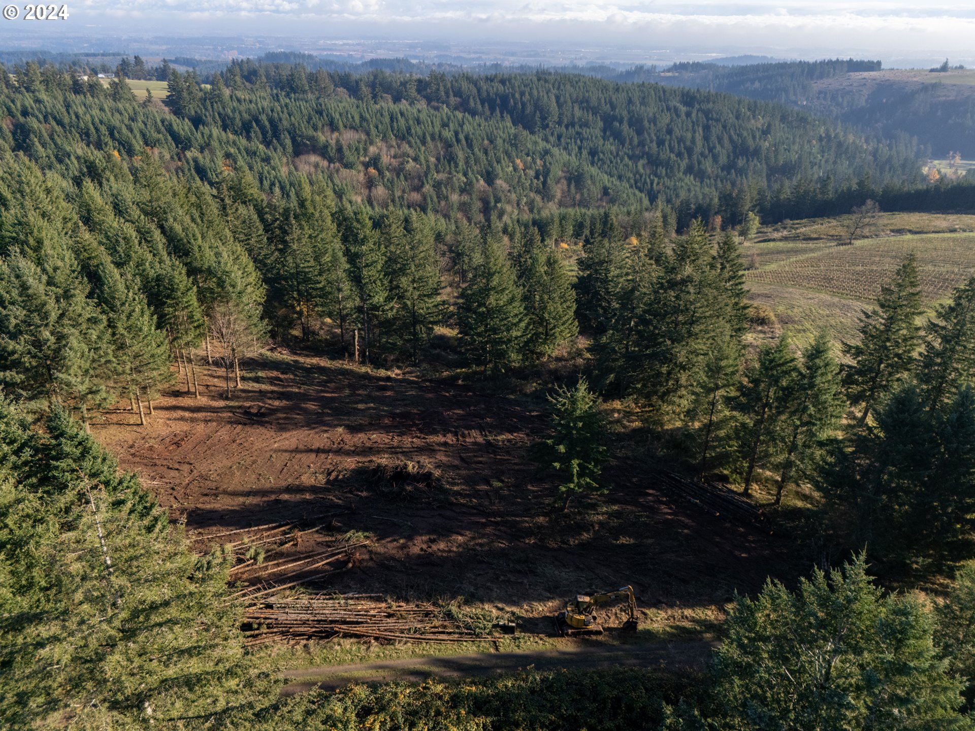 0 Northeast Old Parrett Mountain Road Newberg, OR 97132 - Photo 6 of 48 a view of a yard with wooden fence
