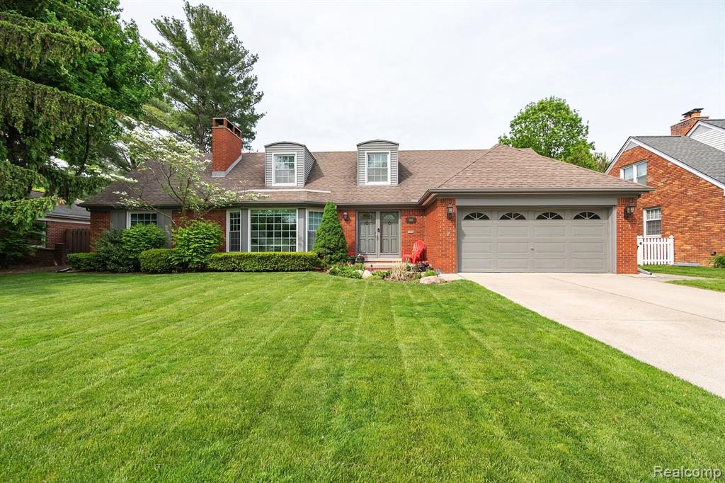 580 Cook Road Grosse Pointe Woods, MI 48236 - Photo 2 of 48