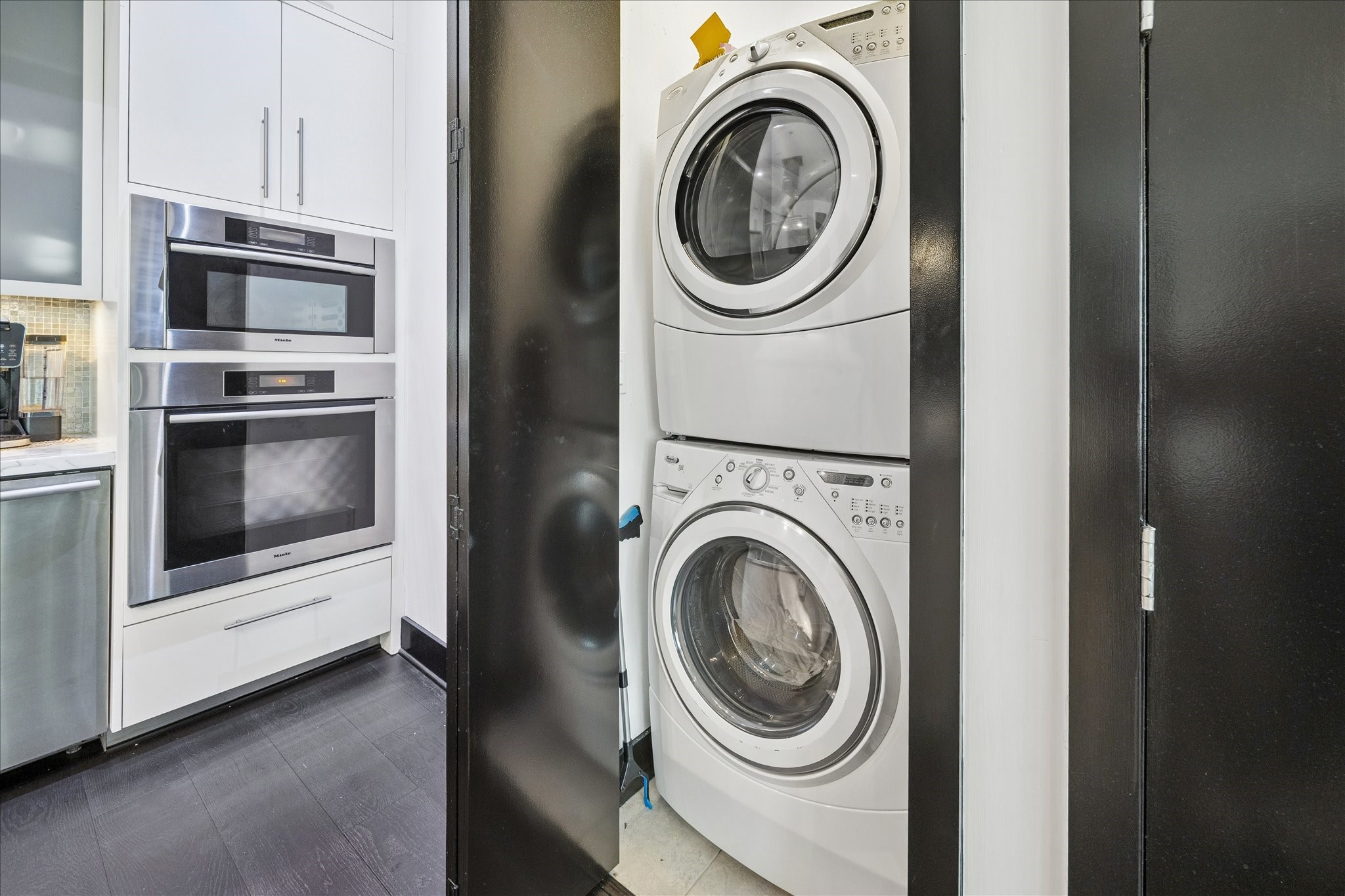 1600 Post Oak Boulevard, Unit 1007 Houston, TX 77056 - Photo 14 of 14 a view of a washer and dryer in a utility room