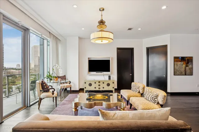 $489,000 | 1600 Post Oak Boulevard, Unit 1007, Houston, TX 77056