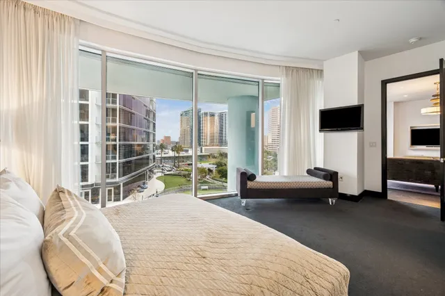 $489,000 | 1600 Post Oak Boulevard, Unit 1007, Houston, TX 77056