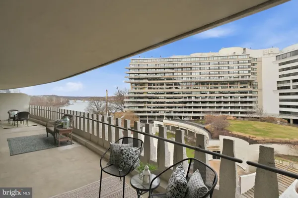 $795,000 | 700 New Hampshire Avenue Northwest, Unit 609, Washington, DC 20037
