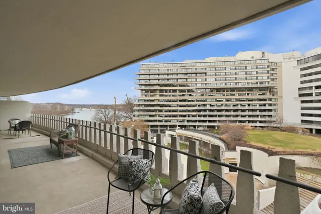 $810,000 | 700 New Hampshire Avenue Northwest, Unit 609, Washington, DC 20037