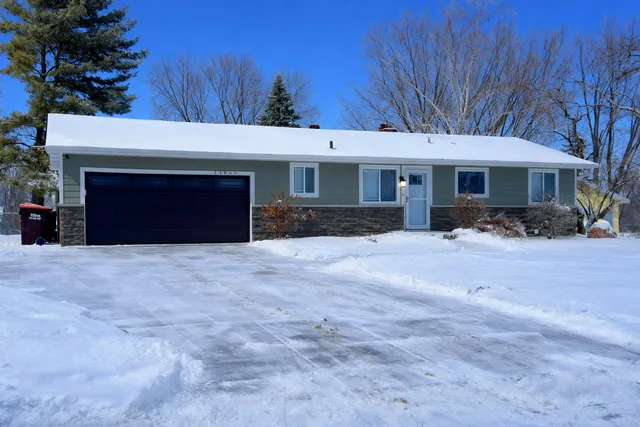 $379,900 | 14860 Upper 55th Street North, Oak Park Heights, MN 55082