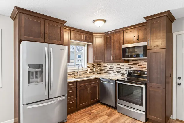 $379,900 | 14860 Upper 55th Street North, Oak Park Heights, MN 55082