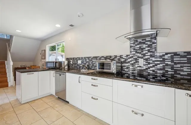 $435,000 | 603 Chedworth Drive, Houston, TX 77062