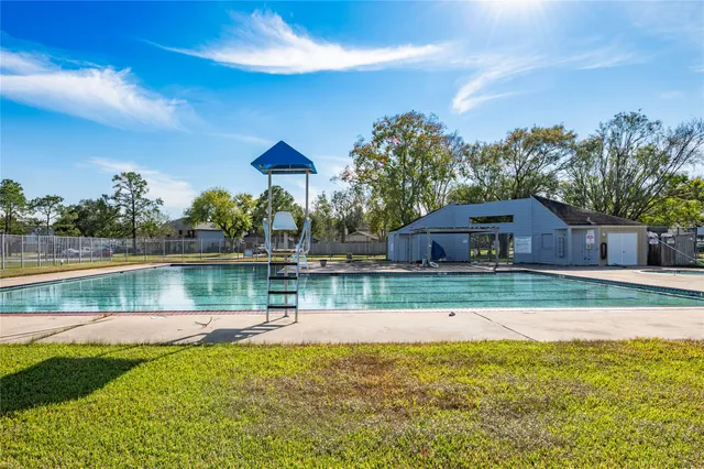 $435,000 | 603 Chedworth Drive, Houston, TX 77062