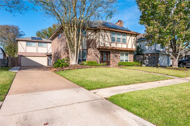 $435,000 | 603 Chedworth Drive, Houston, TX 77062