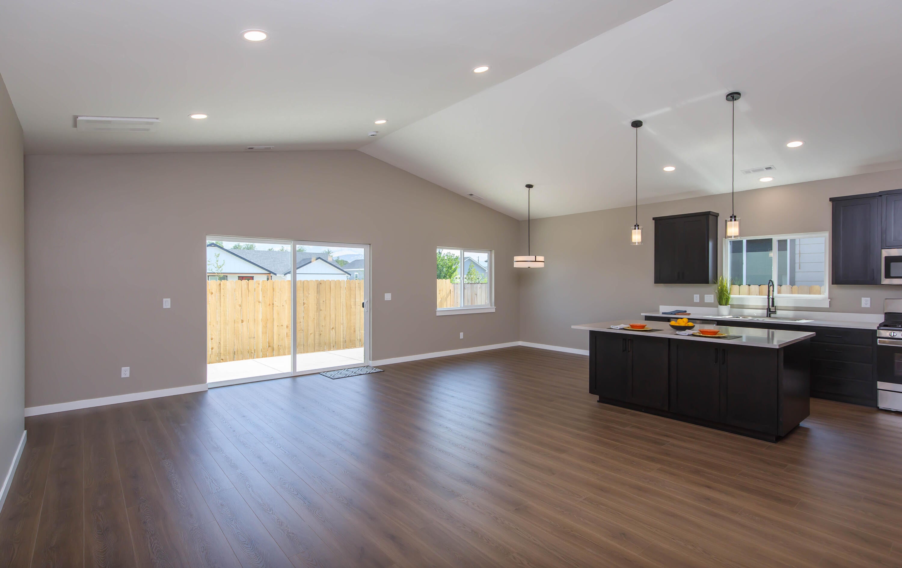 258 Christopher Way Talent, OR 97540 - Photo 14 of 33 14