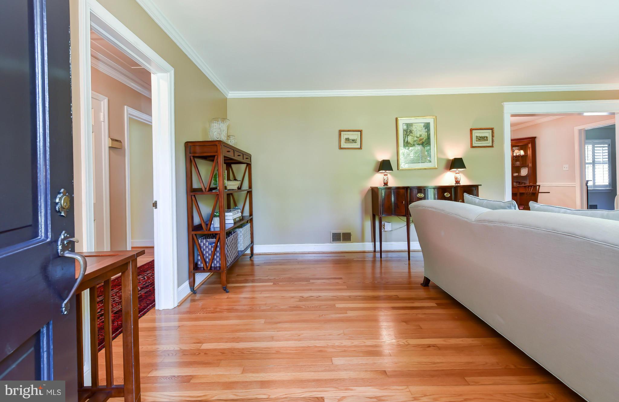 8124 Wellington Road Alexandria, VA 22308 - Photo 12 of 30 Foyer