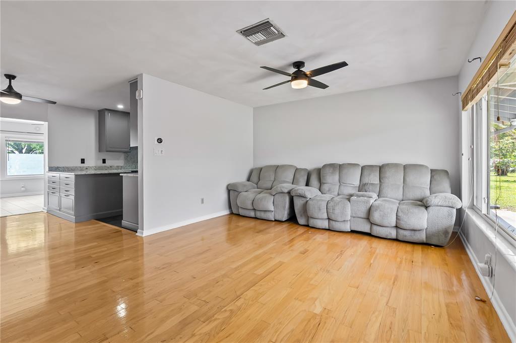 621 Ellsworth Street Altamonte Springs, FL 32701 - Photo 4 of 45