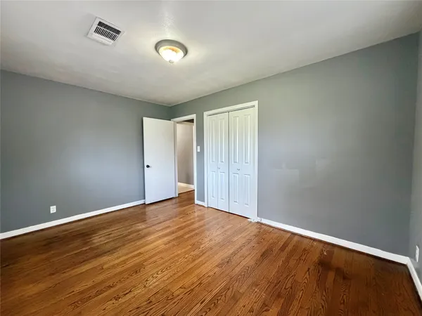 $1,700 | 118 Poinsettia Street, Lake Jackson, TX 77566