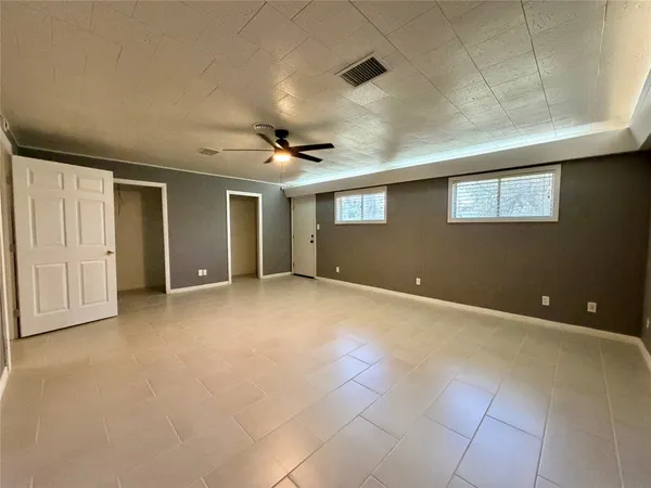 $1,700 | 118 Poinsettia Street, Lake Jackson, TX 77566