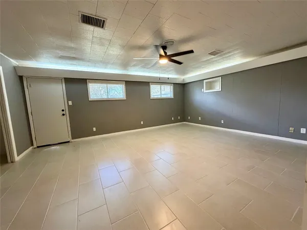 $1,700 | 118 Poinsettia Street, Lake Jackson, TX 77566