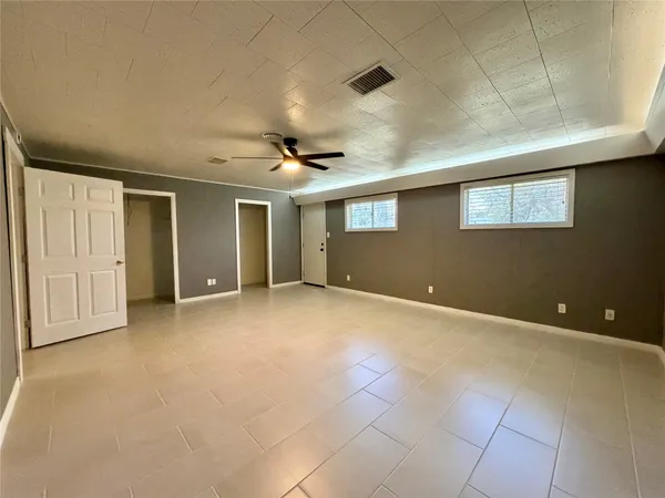 $1,700 | 118 Poinsettia Street, Lake Jackson, TX 77566