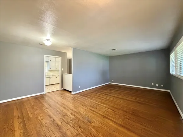 $1,700 | 118 Poinsettia Street, Lake Jackson, TX 77566