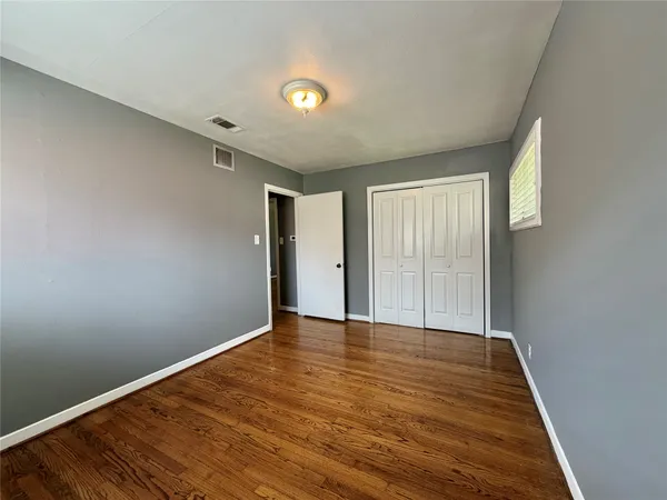 $1,700 | 118 Poinsettia Street, Lake Jackson, TX 77566