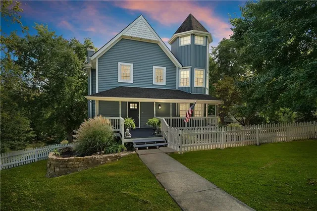 $529,900 | 12020 North Windbrook Court, Parkville, MO 64152