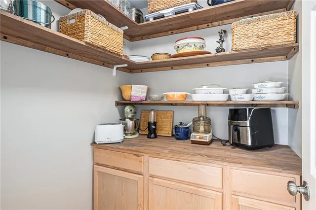 $529,900 | 12020 North Windbrook Court, Parkville, MO 64152