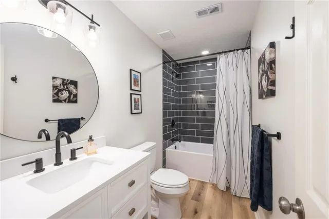 $529,900 | 12020 North Windbrook Court, Parkville, MO 64152