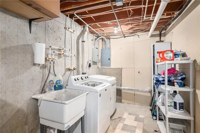 $529,900 | 12020 North Windbrook Court, Parkville, MO 64152