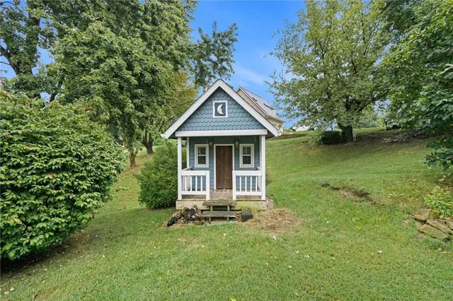 $529,900 | 12020 North Windbrook Court, Parkville, MO 64152