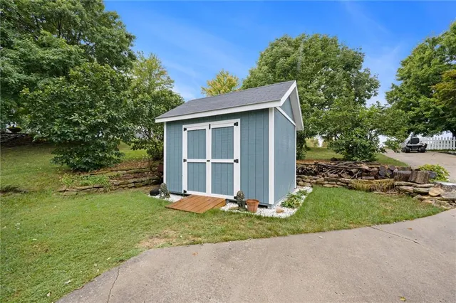 $529,900 | 12020 North Windbrook Court, Parkville, MO 64152