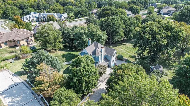 $529,900 | 12020 North Windbrook Court, Parkville, MO 64152