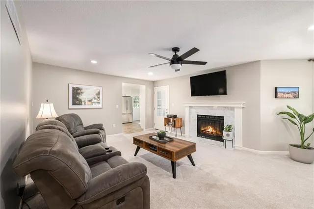 $529,900 | 12020 North Windbrook Court, Parkville, MO 64152