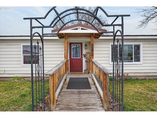 $184,900 | 381 2nd Street, Baker City, OR 97814