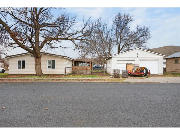 $184,900 | 381 2nd Street, Baker City, OR 97814
