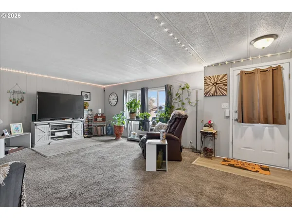 $184,900 | 381 2nd Street, Baker City, OR 97814