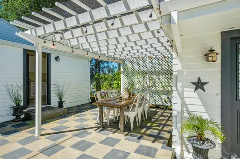 $880,000 | 301 Powell Avenue, Unit A, Healdsburg, CA 95448