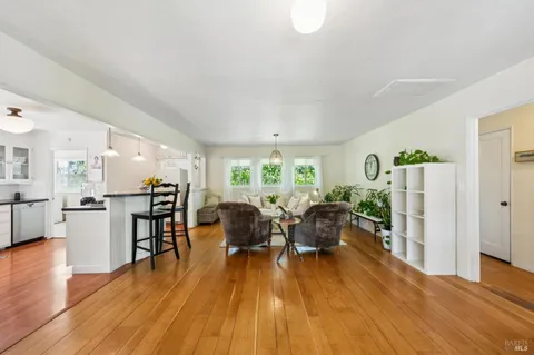 $880,000 | 301 Powell Avenue, Unit A, Healdsburg, CA 95448