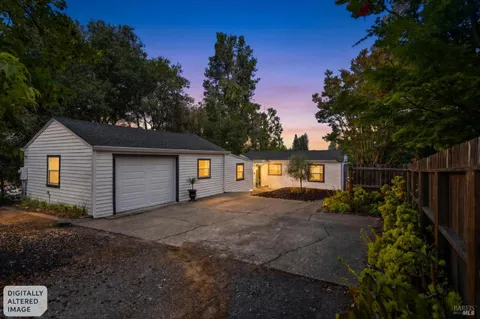 $880,000 | 301 Powell Avenue, Unit A, Healdsburg, CA 95448