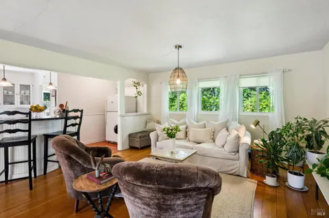 $880,000 | 301 Powell Avenue, Unit A, Healdsburg, CA 95448