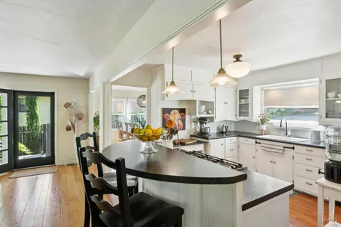 $880,000 | 301 Powell Avenue, Unit A, Healdsburg, CA 95448
