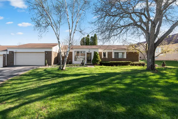 $379,900 | 5327 Fairway Court, West Bloomfield, MI 48323