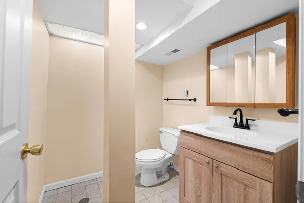$379,900 | 5327 Fairway Court, West Bloomfield, MI 48323