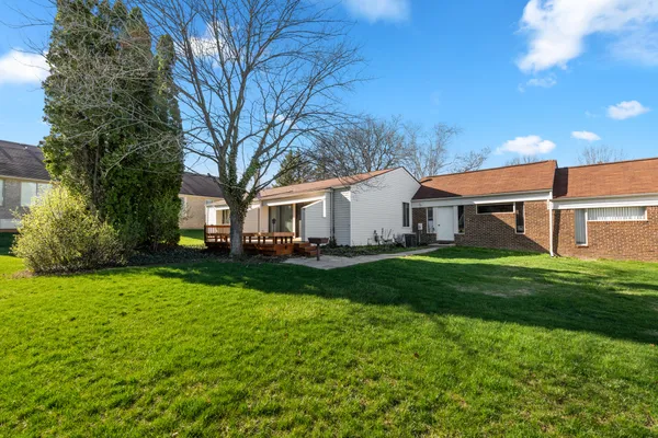 $379,900 | 5327 Fairway Court, West Bloomfield, MI 48323
