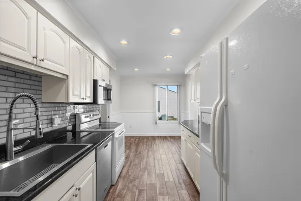 $379,900 | 5327 Fairway Court, West Bloomfield, MI 48323