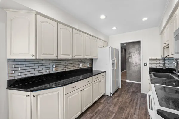 $379,900 | 5327 Fairway Court, West Bloomfield, MI 48323
