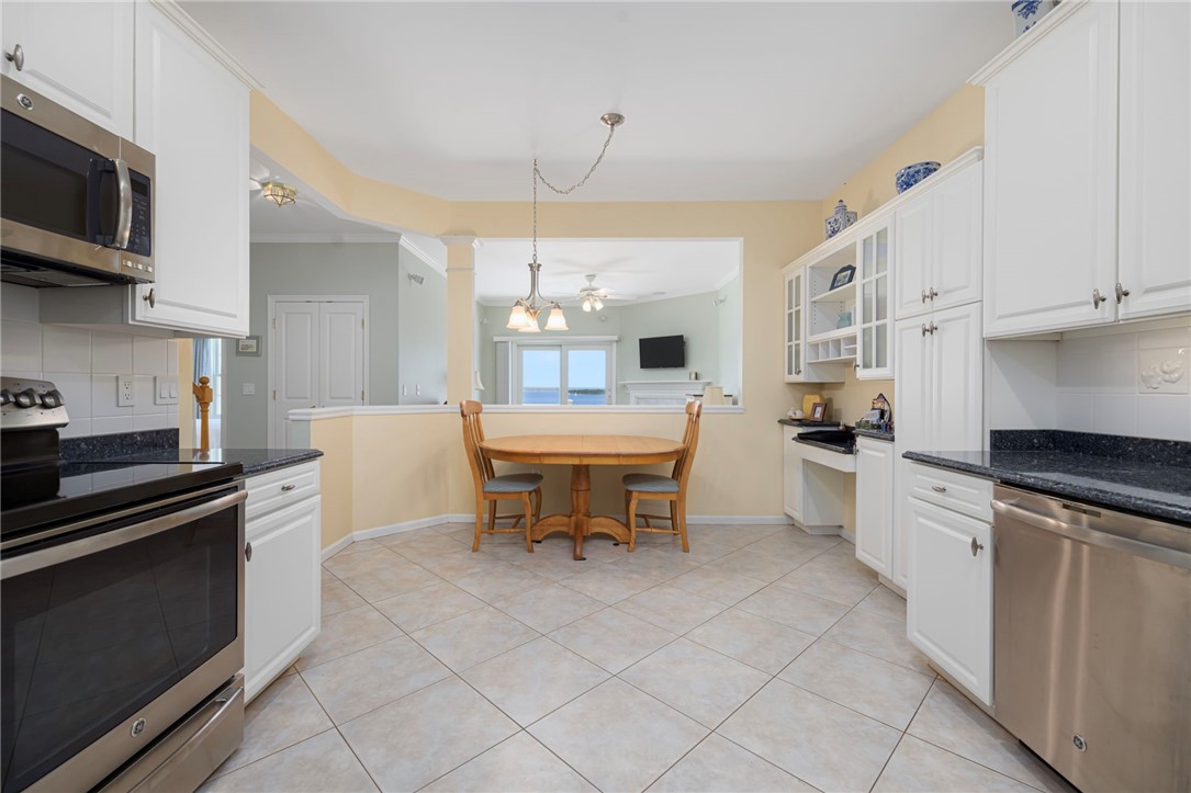 217 Rolling Hill Road, Unit 217 Portsmouth, RI 02871 - Photo 6 of 49