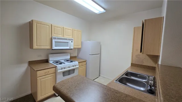 $189,500 | 8250 North Grand Canyon Drive, Unit 1147, Las Vegas, NV 89166