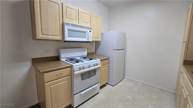 $189,500 | 8250 North Grand Canyon Drive, Unit 1147, Las Vegas, NV 89166
