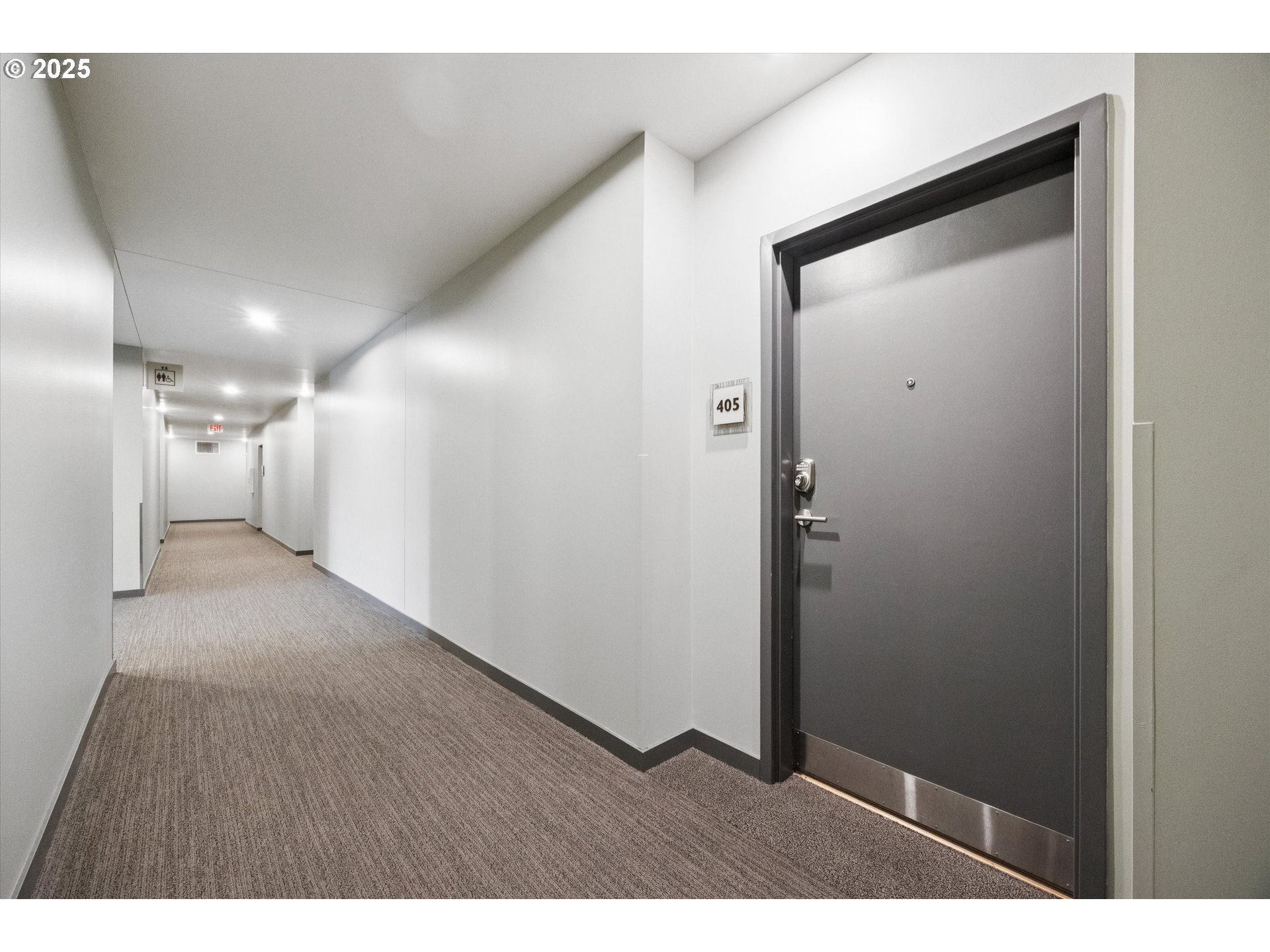 1830 Northwest Riverscape Street, Unit 405 Portland, OR 97209 - Photo 11 of 45 Hallway