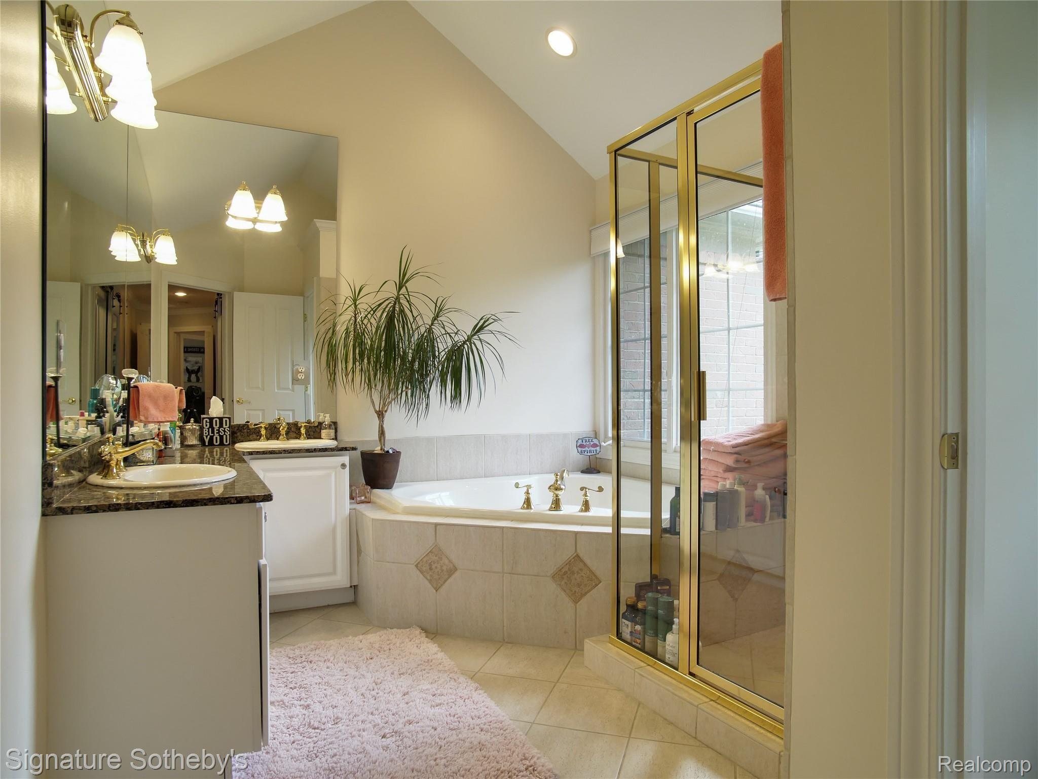 399 Neff Road Grosse Pointe, MI 48230 - Photo 32 of 52 23 - Master Bath.jpg
