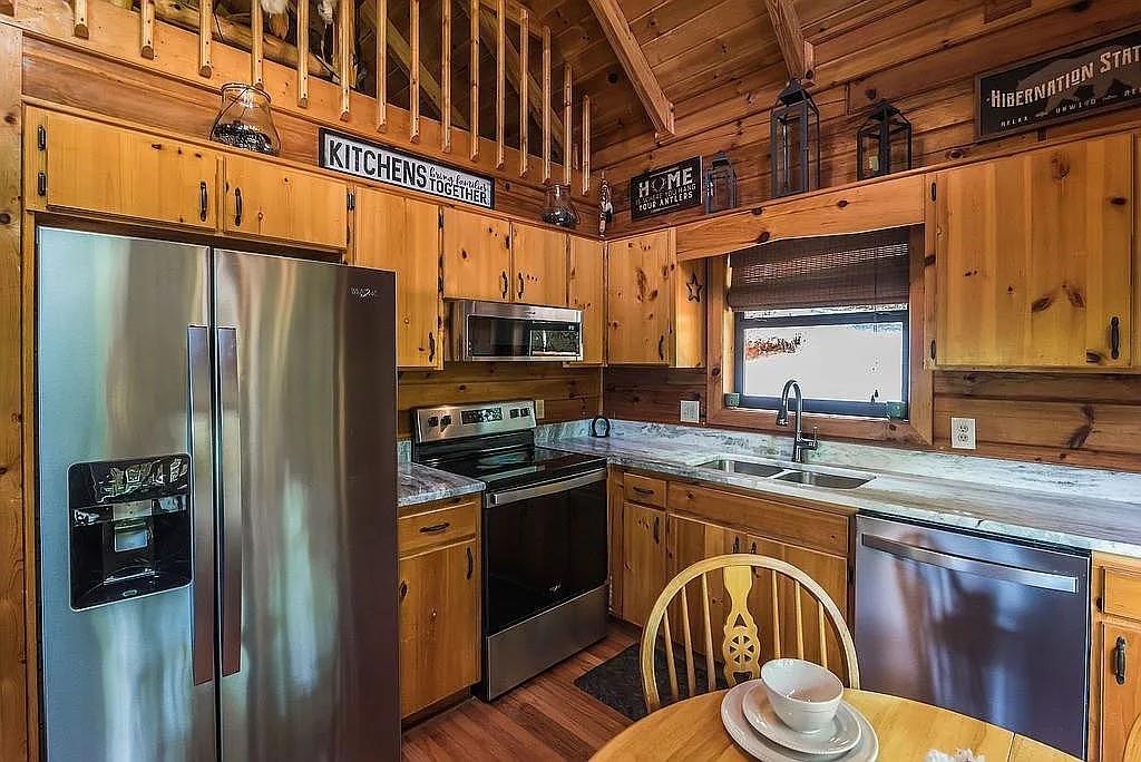 137 Ascherman Court Blue Ridge, GA 30513 - Photo 13 of 38