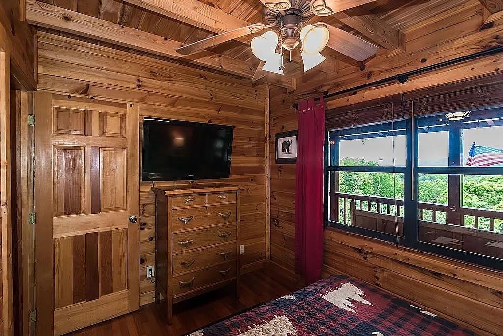 137 Ascherman Court Blue Ridge, GA 30513 - Photo 17 of 38