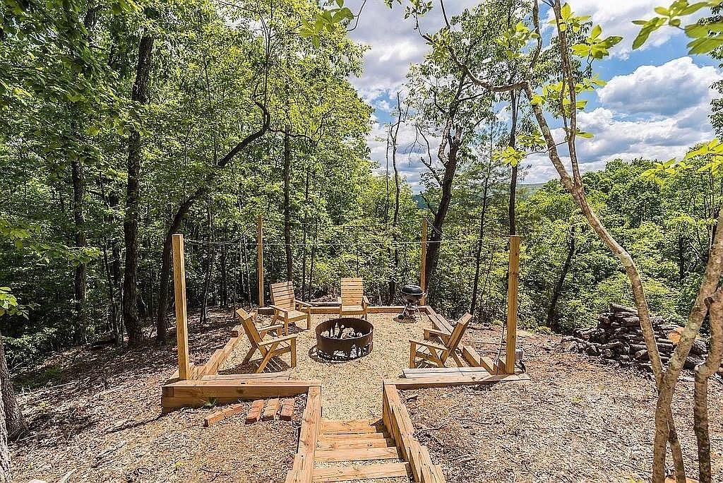 137 Ascherman Court Blue Ridge, GA 30513 - Photo 7 of 38